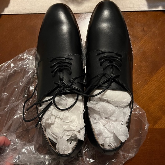 NWT Banana Republic Genuine Leather Dress Shoe - Picture 2 of 8